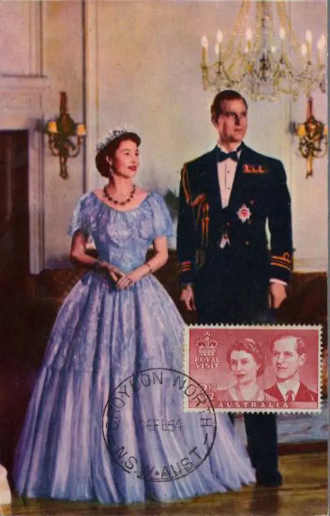 1954 3½d Royal Visit early maxicard with stamp on ... Image 1++