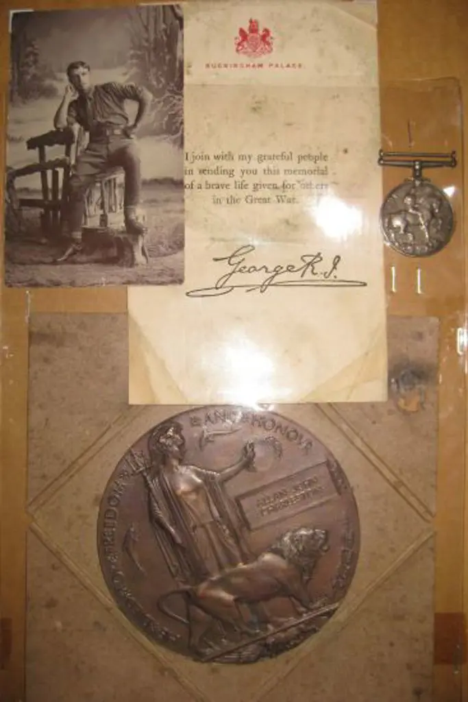 World War I Death Plaque & British War Medal ... Image 1++