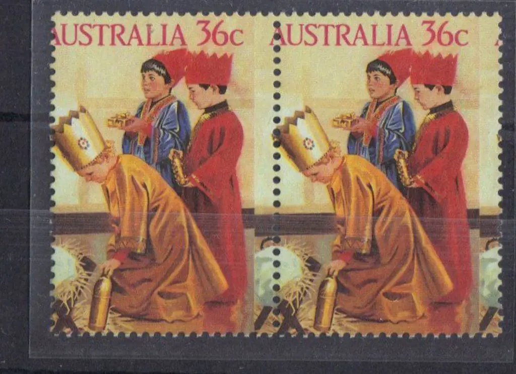 1986 36c Christmas pair with misplaced perfs ... Image 1++