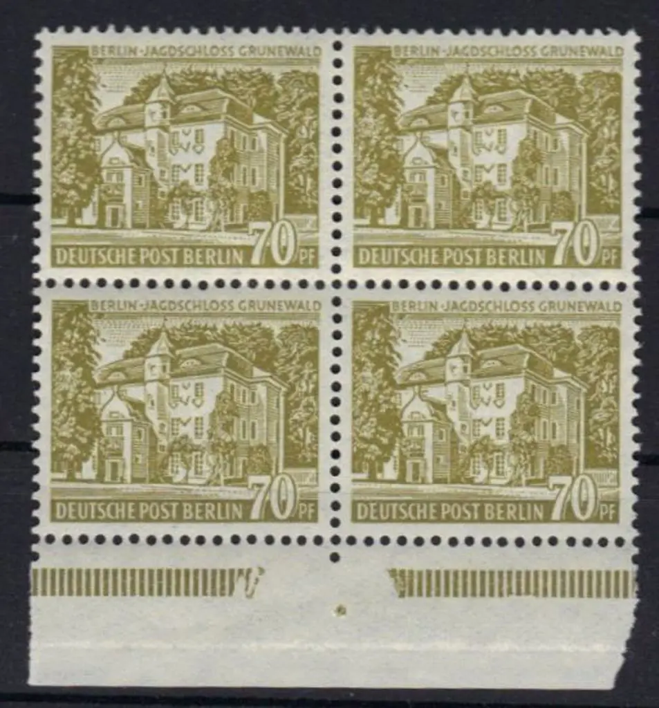 Germany - Berlin 1954 70pf olive Hunting Lodge MUH ... Image 1++
