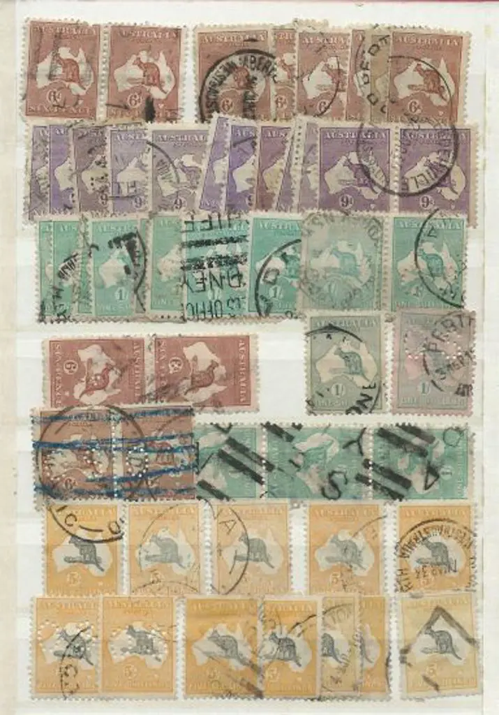 Kangaroos Used accumulation in small stockbook ... Image 1++