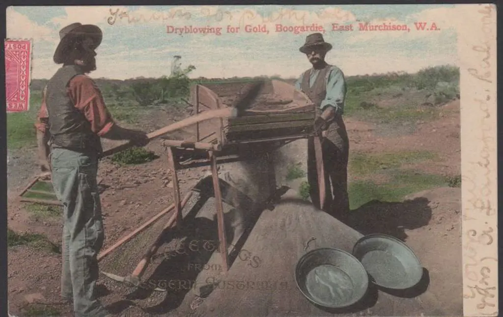 "Dry Blowing for Gold, Boogardie, East Murchison, ... Image 1++