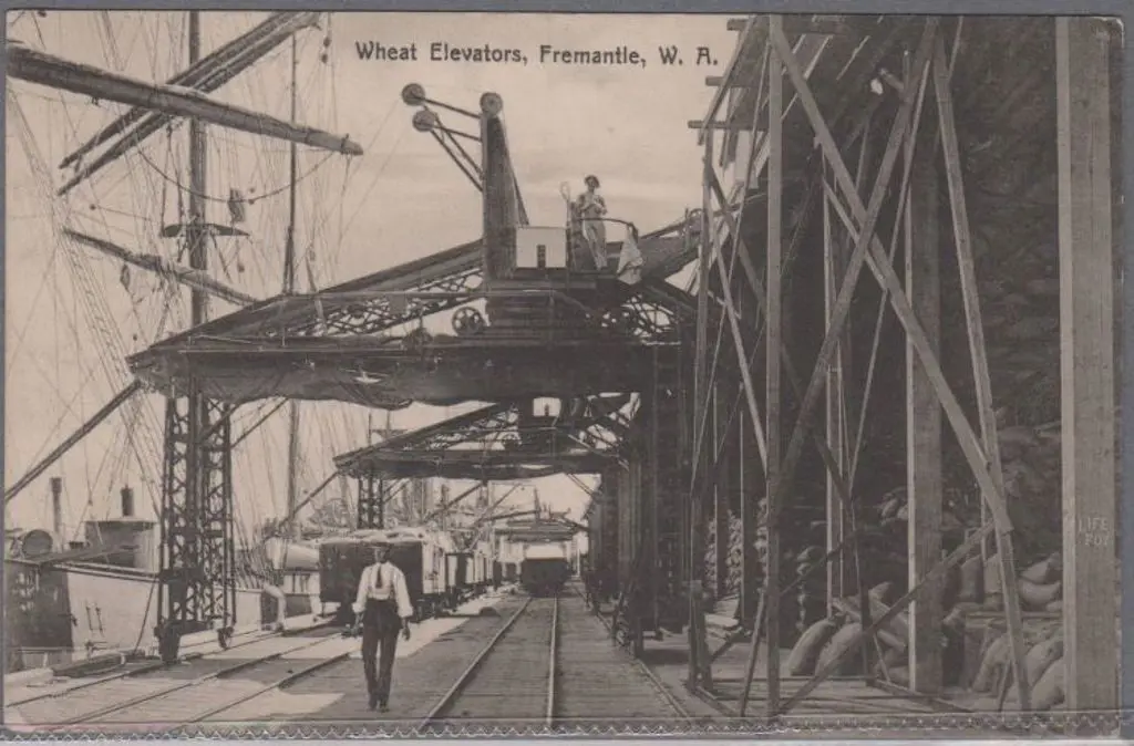 "Wheat Elevators, Fremantle, WA" (Fremantle News ... Image 1++