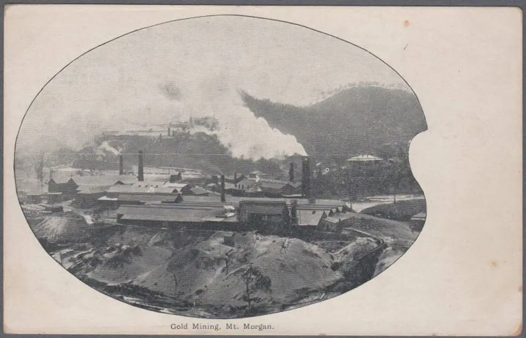 "Gold Mining, Mt Morgan" (unbranded). B& W in good ... Image 1++