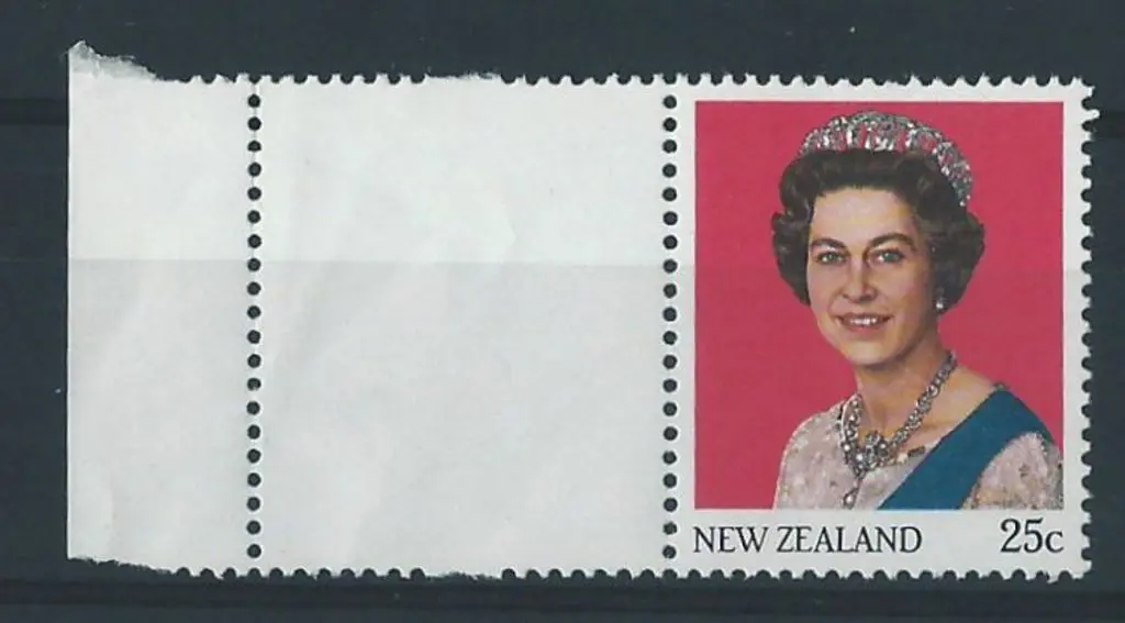 New Zealand 1985 25¢ QEII normal & marginal ... Image 1++
