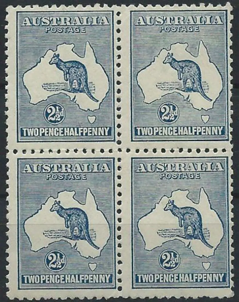 1915-28 3rd wmk  2½d blue block of 4. Centred to ... Image 1++