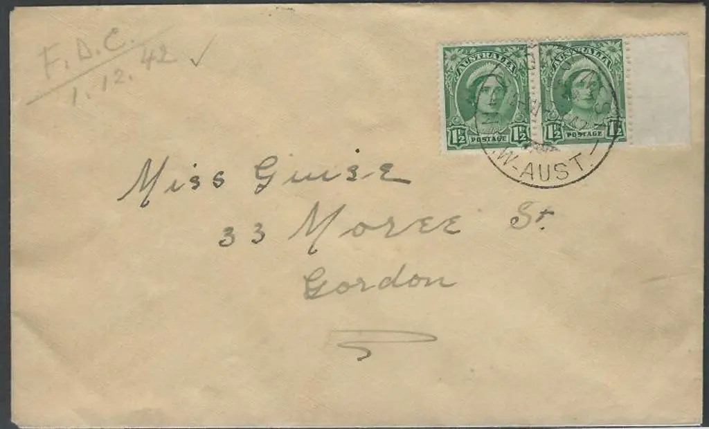 1942 (1st Dec) 1½d green QM right marginal pair ... Image 1++