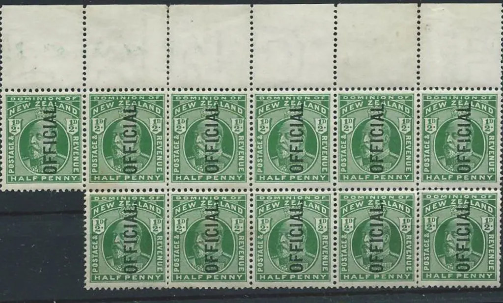 New Zealand 1910 ½d KEVII Official block of 11 (6 ... Image 1++