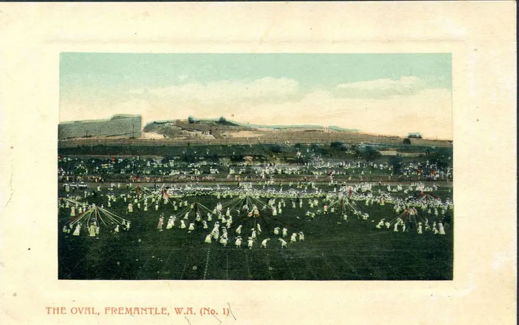 "The Oval, Fremantle, WA (No. 1) colour card ... Image 1++
