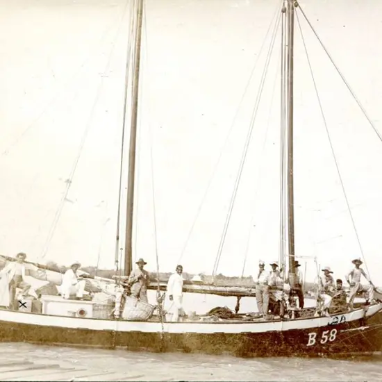 Broome Pearl lugger B 58 & crew photographic card ...