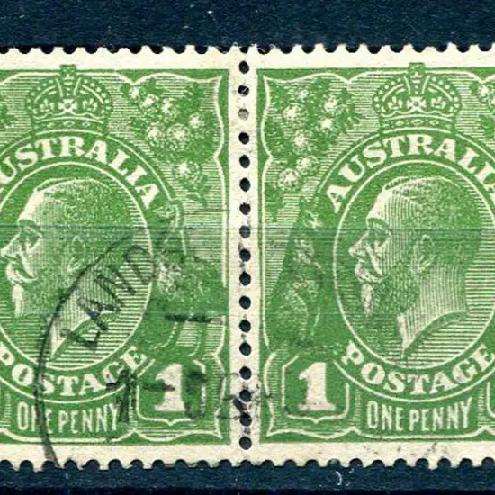 1931-36 CofA 1d green pair with V1-21 "dot ...
