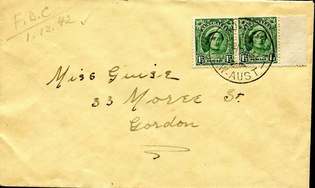 1942 (1st Dec) 1½d green QM right marginal pair ... Image 1++