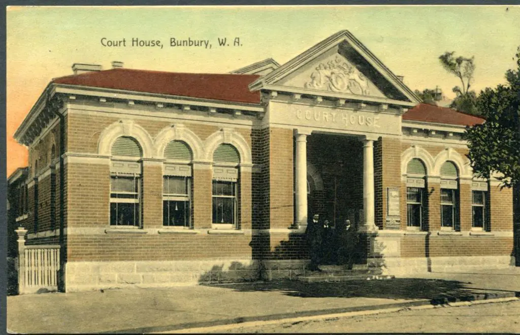"Court House, Bunbury, WA". Very fine unused & ... Image 1++