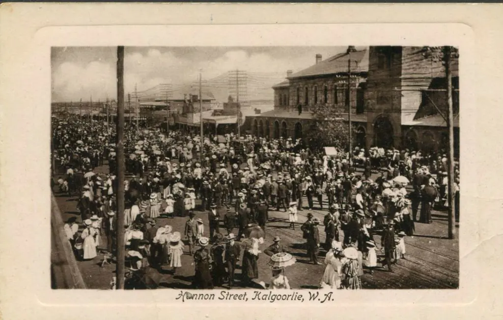 Hannan Street, Kalgoorlie, W.A." showing a crowd ... Image 1++
