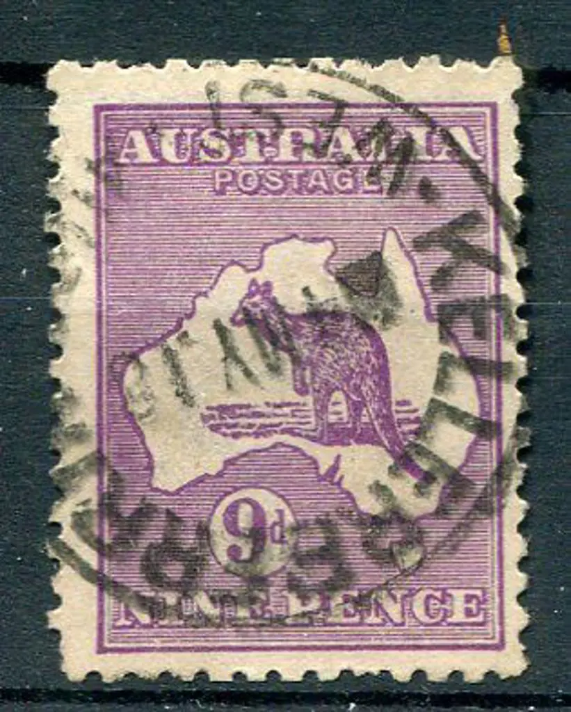 1915/28 3rd wmk 9d violet showing "break in bottom ... Image 1++