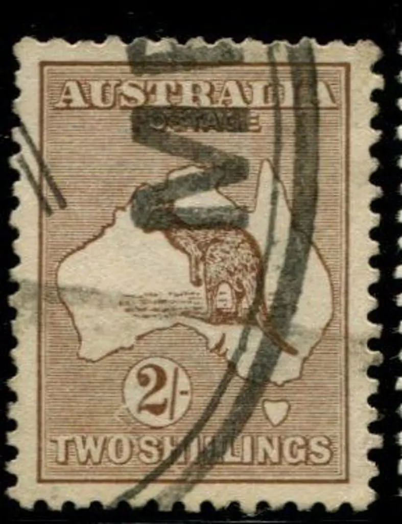 1915/28 3rd wmk 2/- brown with "white dog leg flaw ... Image 1++