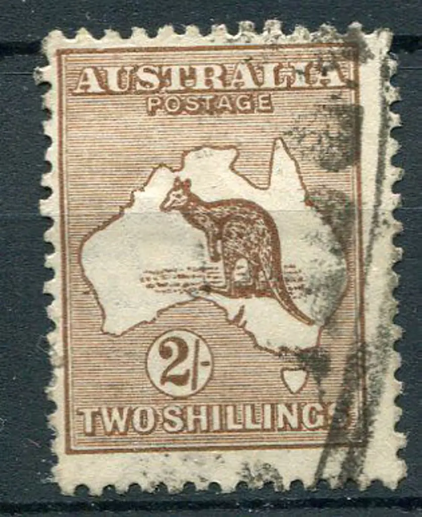 1915/28 3rd wmk 2/- brown used with "colour flaw ... Image 1++