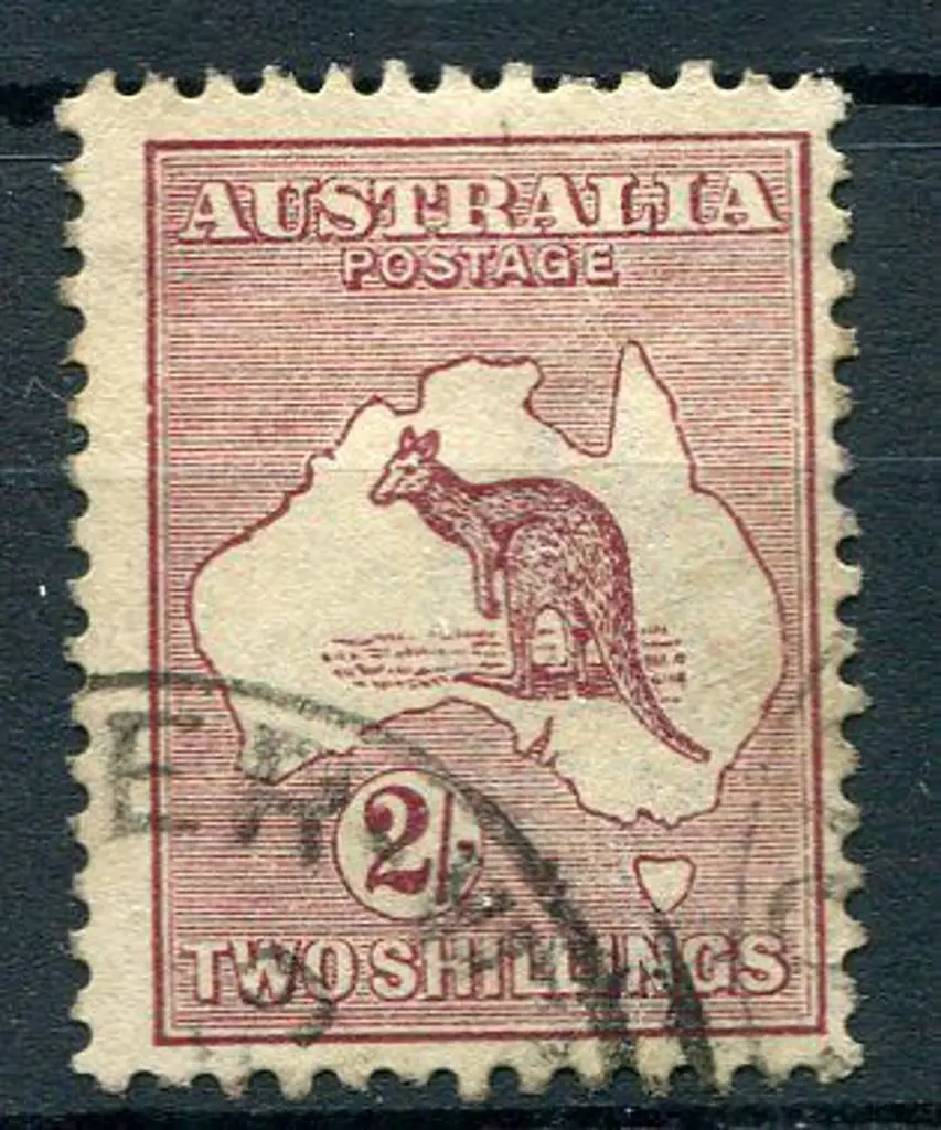 1915/28 3rd wmk 2/- maroon showing "nick in left ... Image 1++