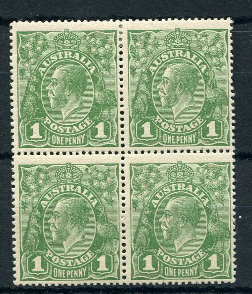 1d green block of 4 with "flaw under neck" ... Image 1++
