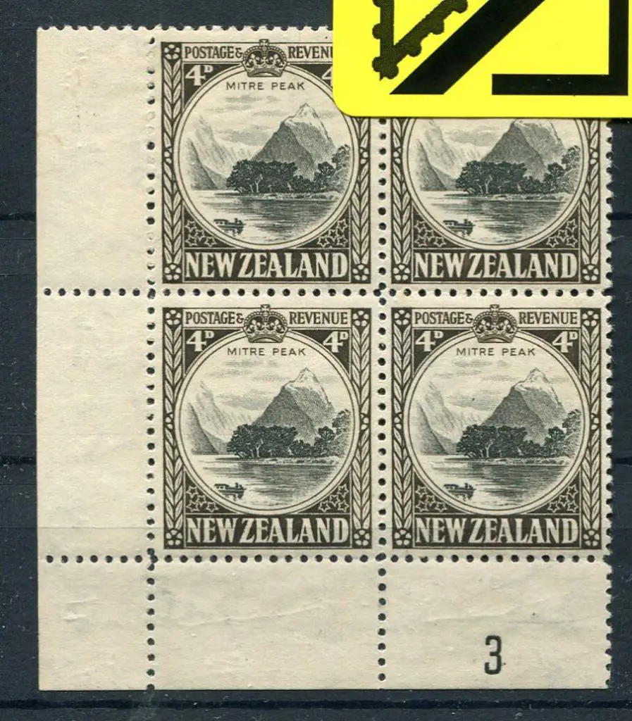 New Zealand 1936/42 4d black & sepia perf. 12½ ... Image 1++