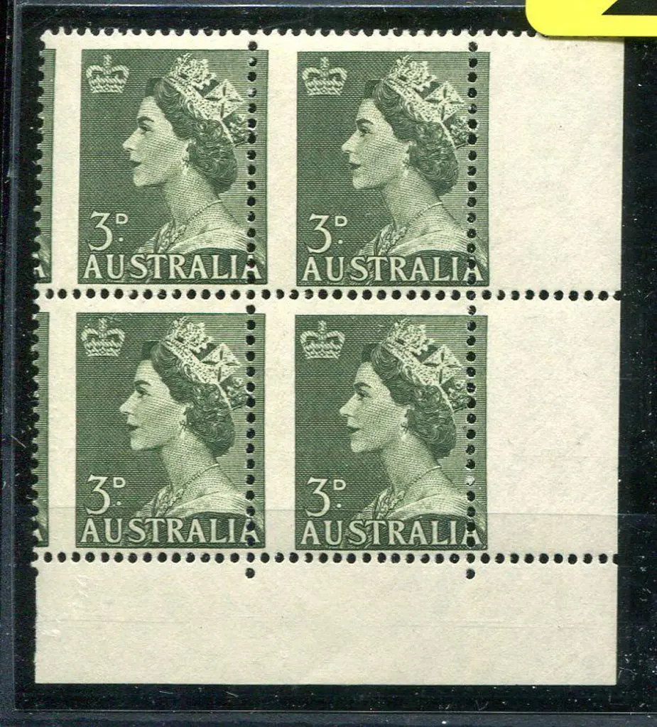 1953/56 3d green QEII corner block of 4 with ... Image 1++