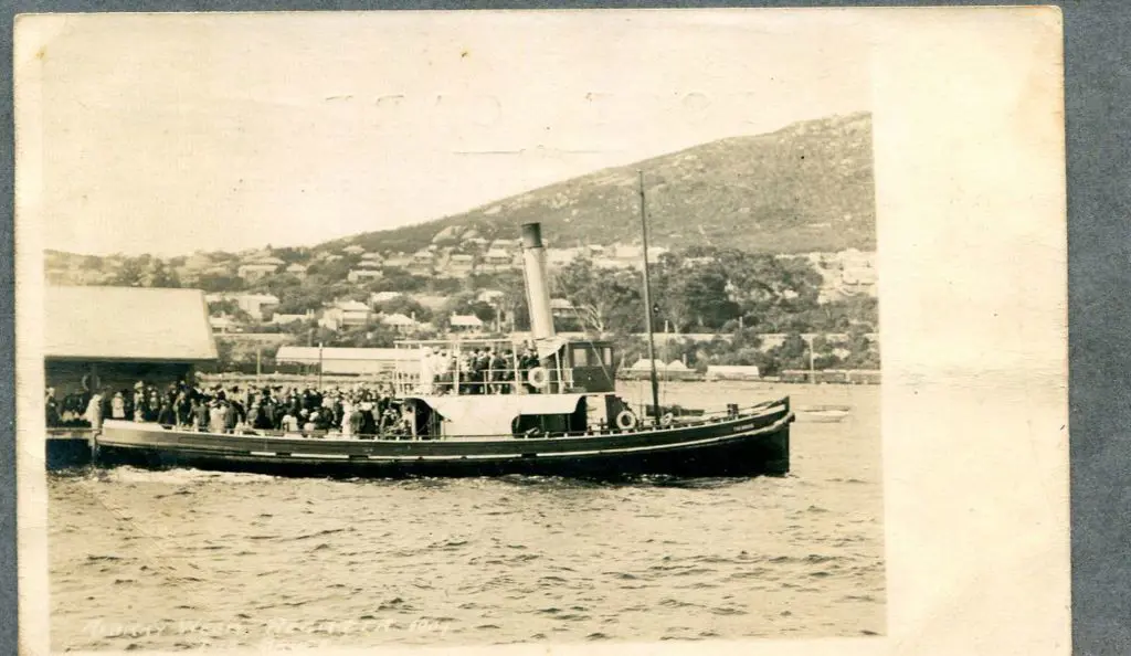 "Albany Week Regatta, 1909" showing "The Bruce" ... Image 1++