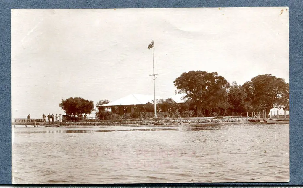 "Hotel Peninsula, Mandurah" b&w photographic card ... Image 1++