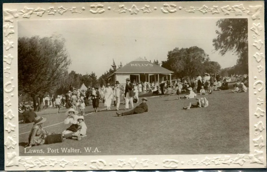 "Lawns, Port Walter, W.A." also showing "Kelly's" ... Image 1++