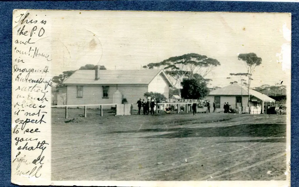 "PO and Court House in Ravensthorpe" in m/s on b&w ... Image 1++