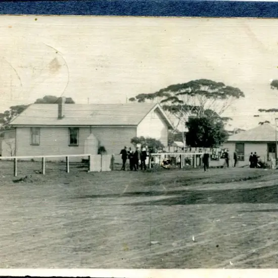 "PO and Court House in Ravensthorpe" in m/s on b&w ...