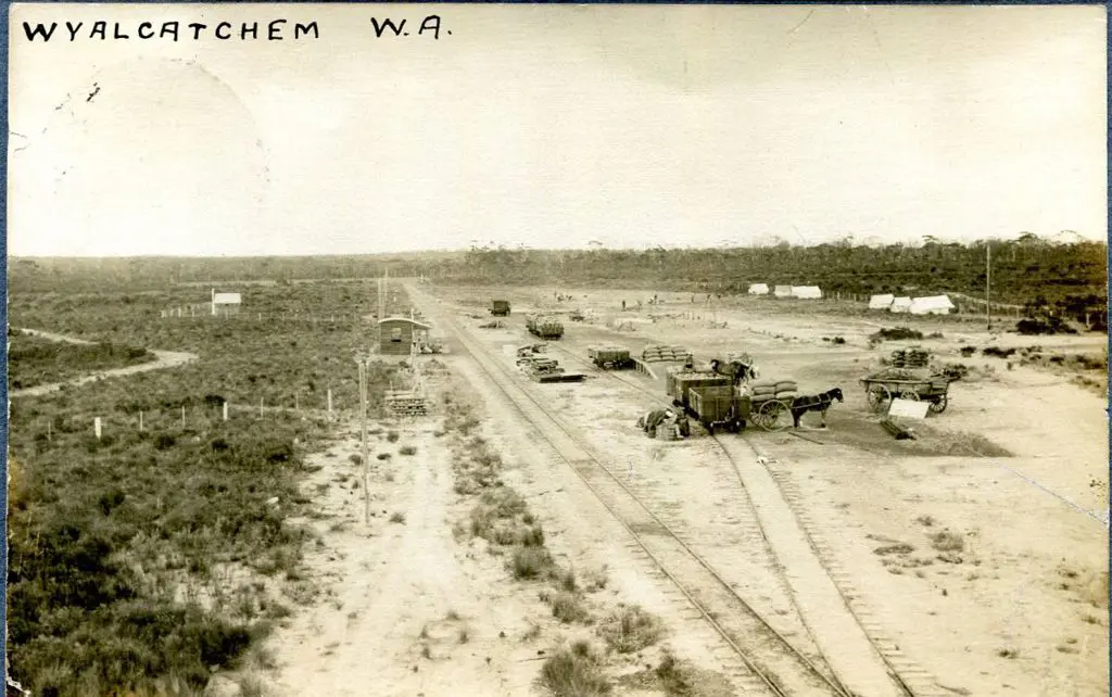 "Wyalkatchem WA" in ink m/s on front of this b&w ... Image 1++