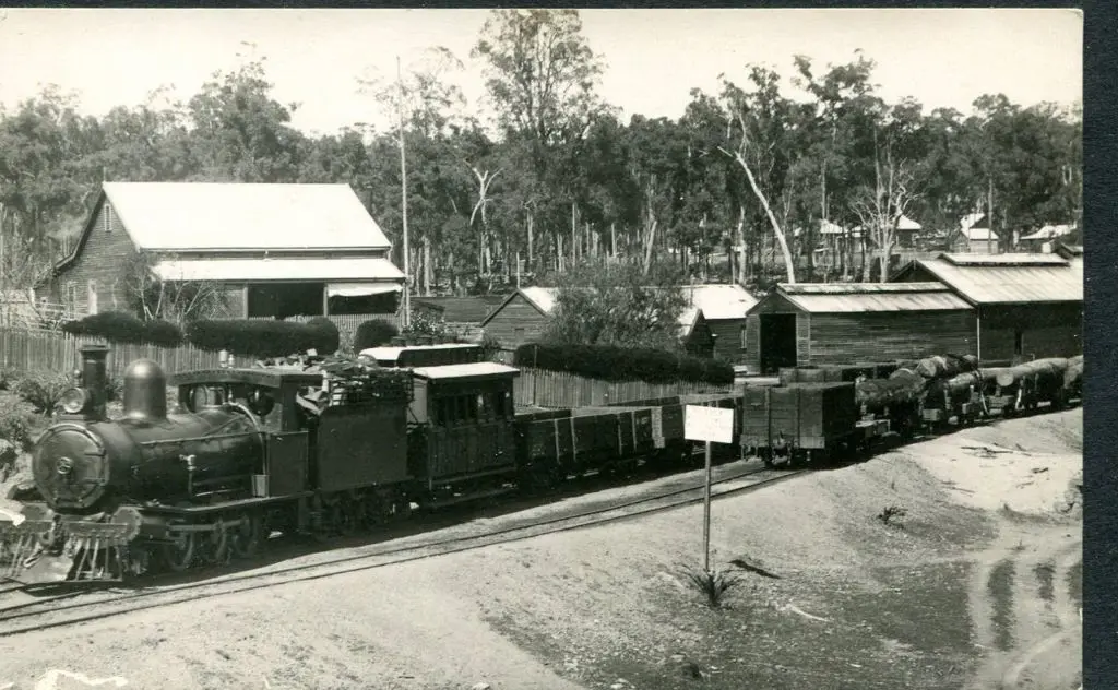 Log hauling train & mill workers cottage in ... Image 1++