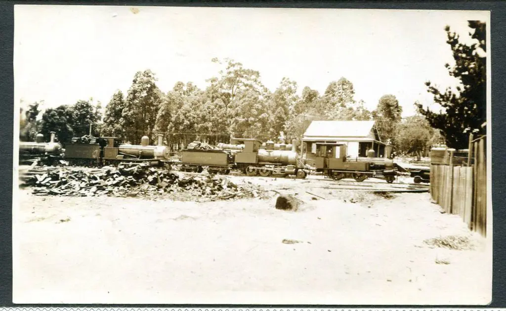 Railway scene showing four small locomotive & ... Image 1++