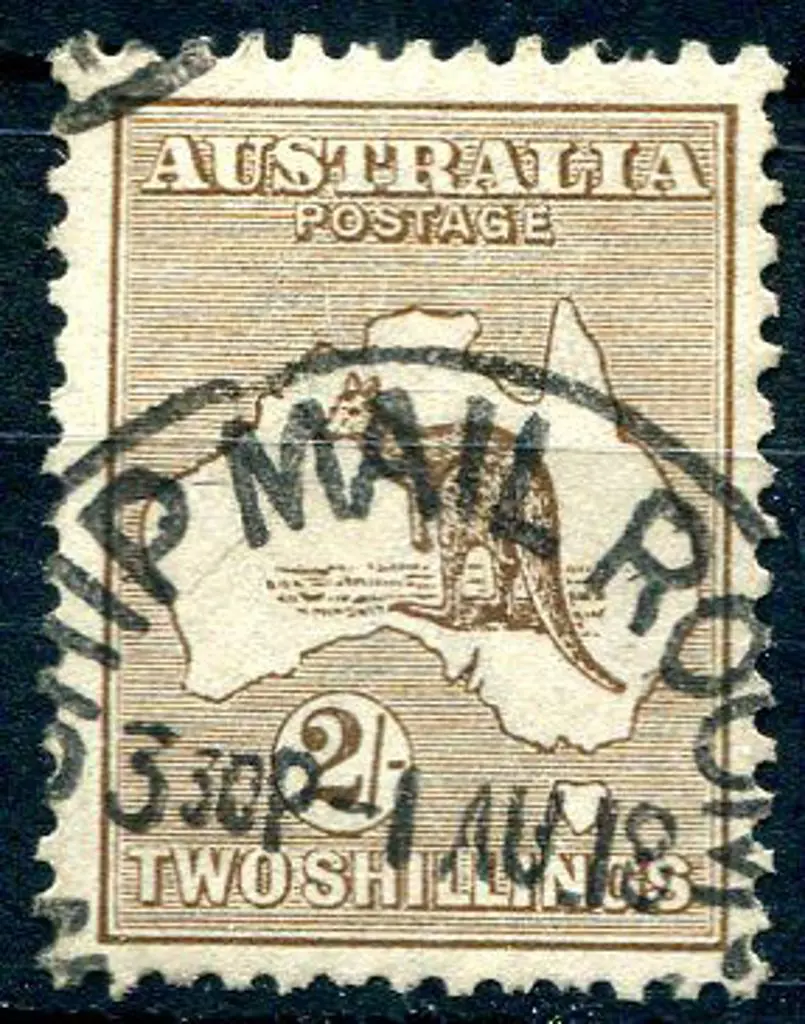 1915/28 3rd Watermark 2/- pale brown with "flaw on ... Image 1++
