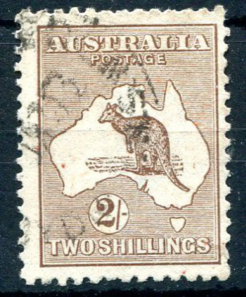 1915/28 3rd Watermark 2/- pale brown with "nick ... Image 1++