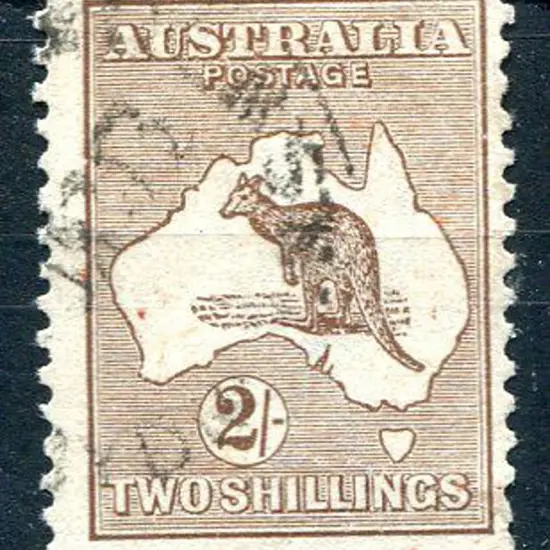 1915/28 3rd Watermark 2/- pale brown with "nick ...