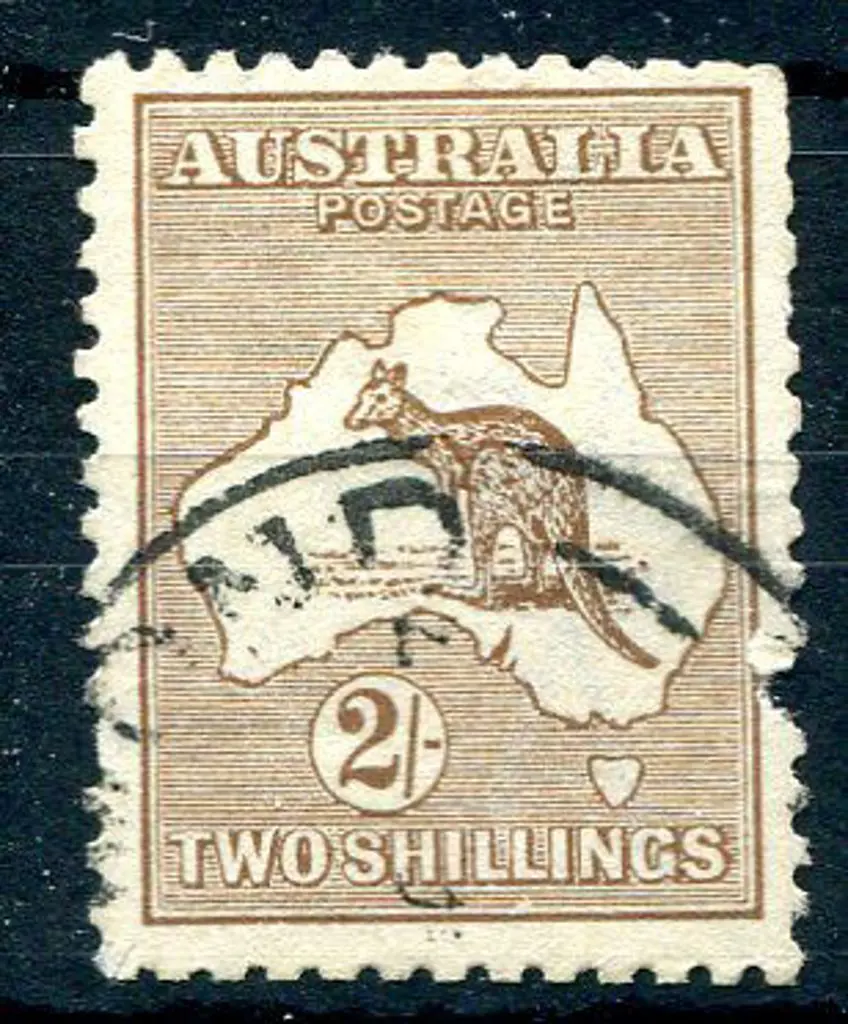 1915/28 3rd Watermark 2/- pale brown with "white ... Image 1++