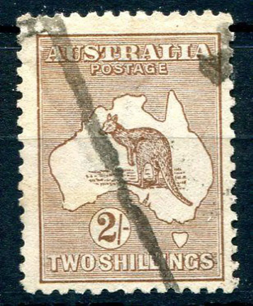 1915/28 3rd Watermark 2/- reddish-brown with "flaw ... Image 1++