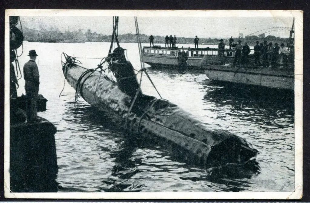 1942 (20th Sept) "Raising the Japanese midget ... Image 1++