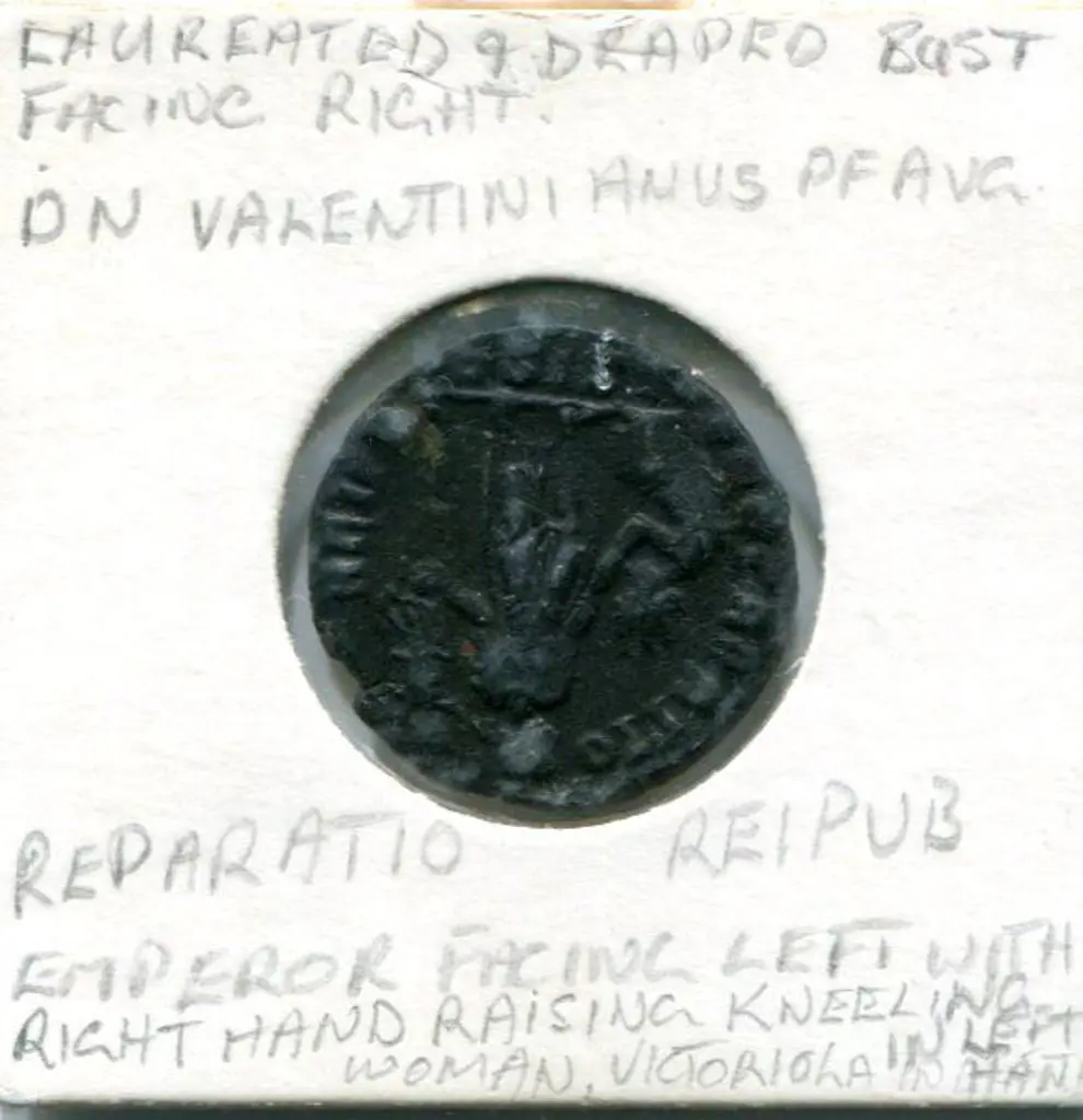 375-392AD Valentinian II AE Centenionalis. VF Image 1++