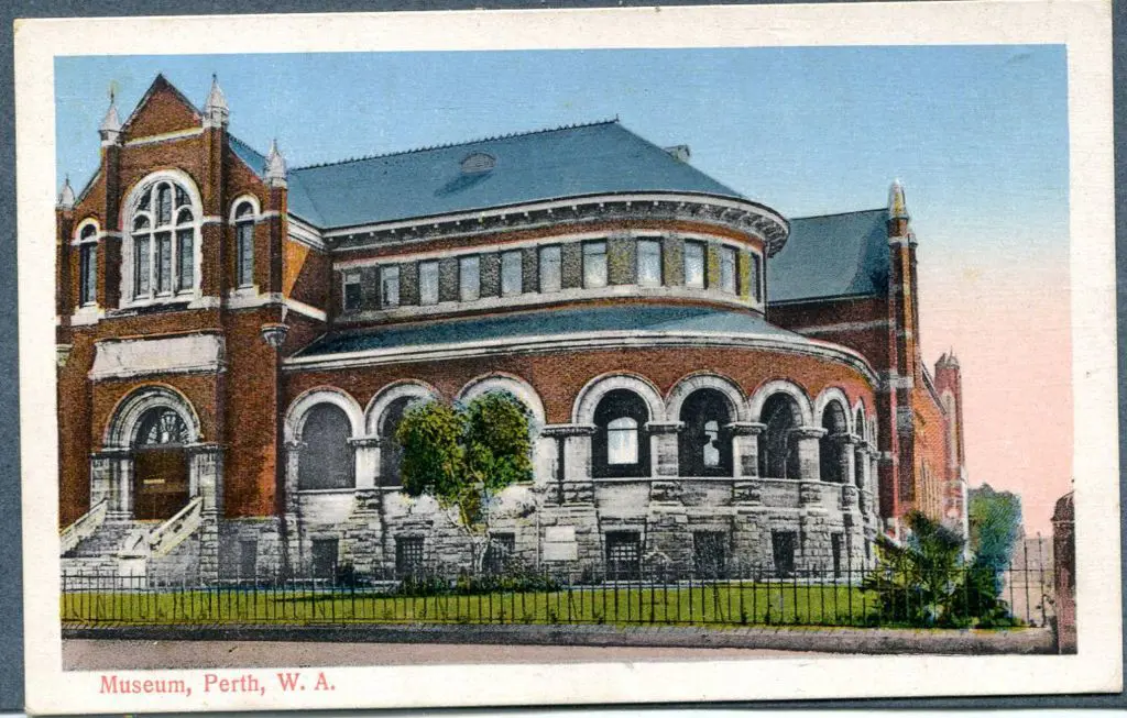 "Museum, Perth, W.A." colour card with white ... Image 1++