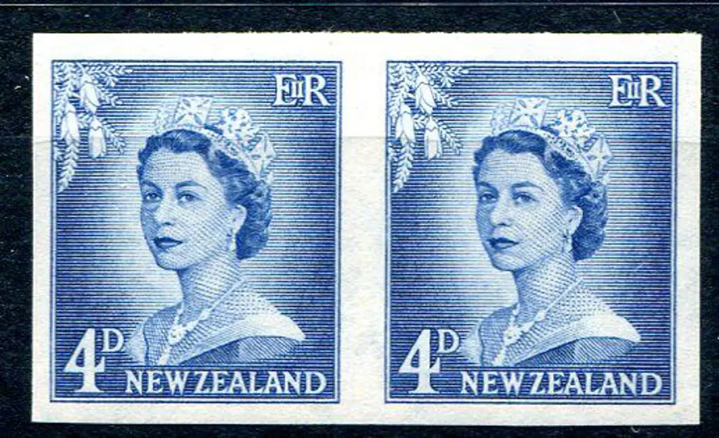 New Zealand 1955/59 4d blue QEII "large figures" ... Image 1++