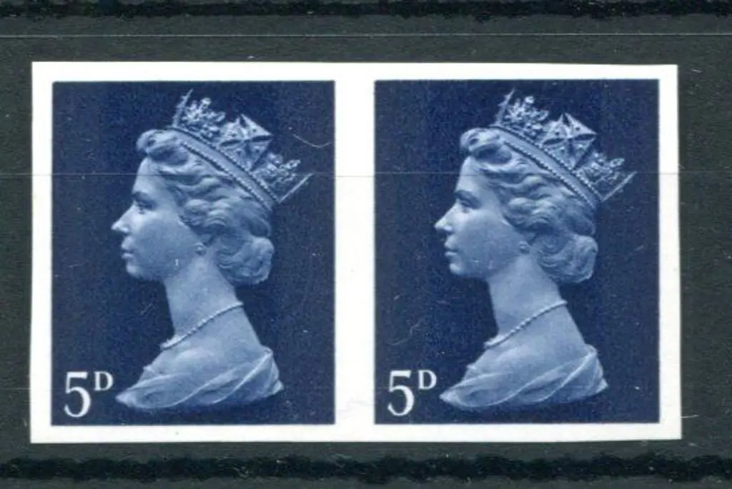 1968 5d royal blue Machin imperforate horiz pair. ... Image 1++