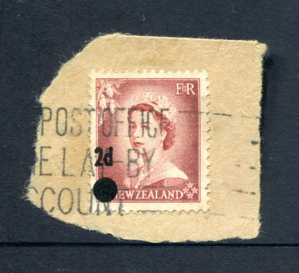 New Zealand 1958 2d on 1½ QEII error of surcharge ... Image 1++