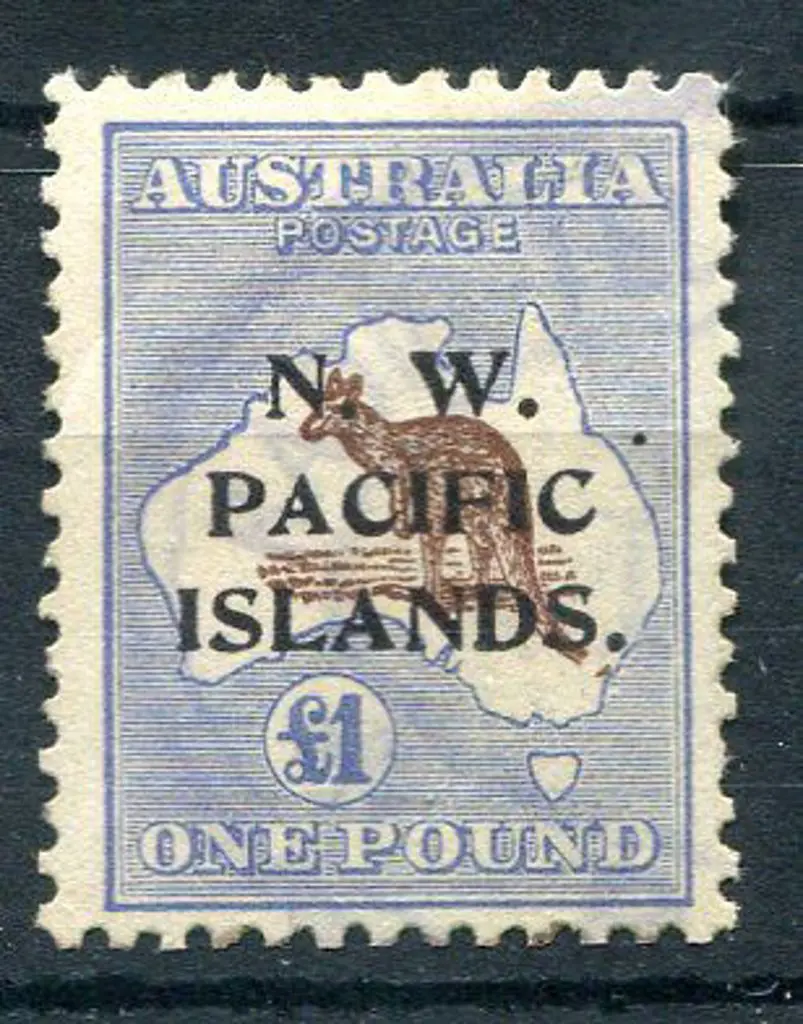 1915 £1 chocolate & dull blue, 3rd wmk with light ... Image 1++