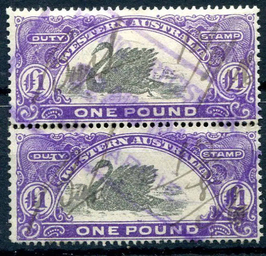 1922/30 £1 bright violet vert pair with "D" of ... Image 1++