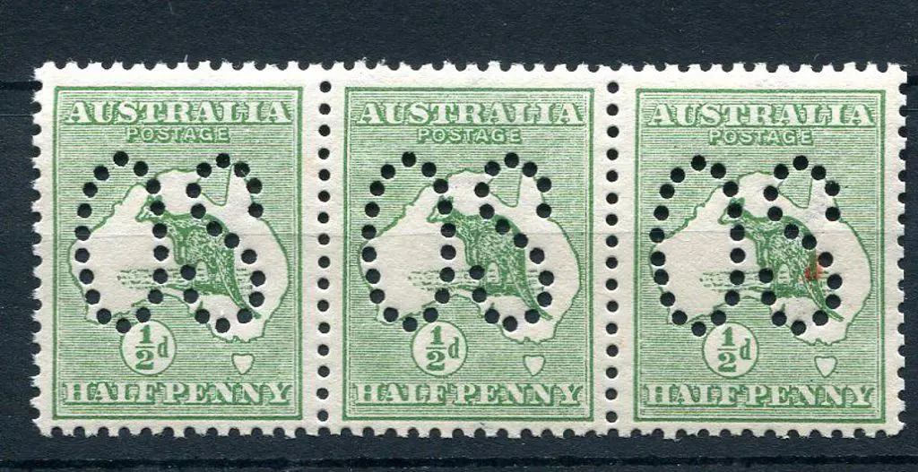 1913 ½d green kangaroo horiz strip of 3 perfined ... Image 1++