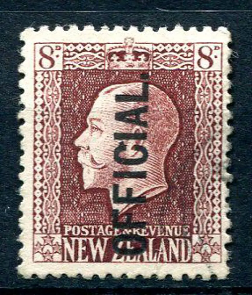 New Zealand 1915/27 KGV 8d red-brown ovptd ... Image 1++
