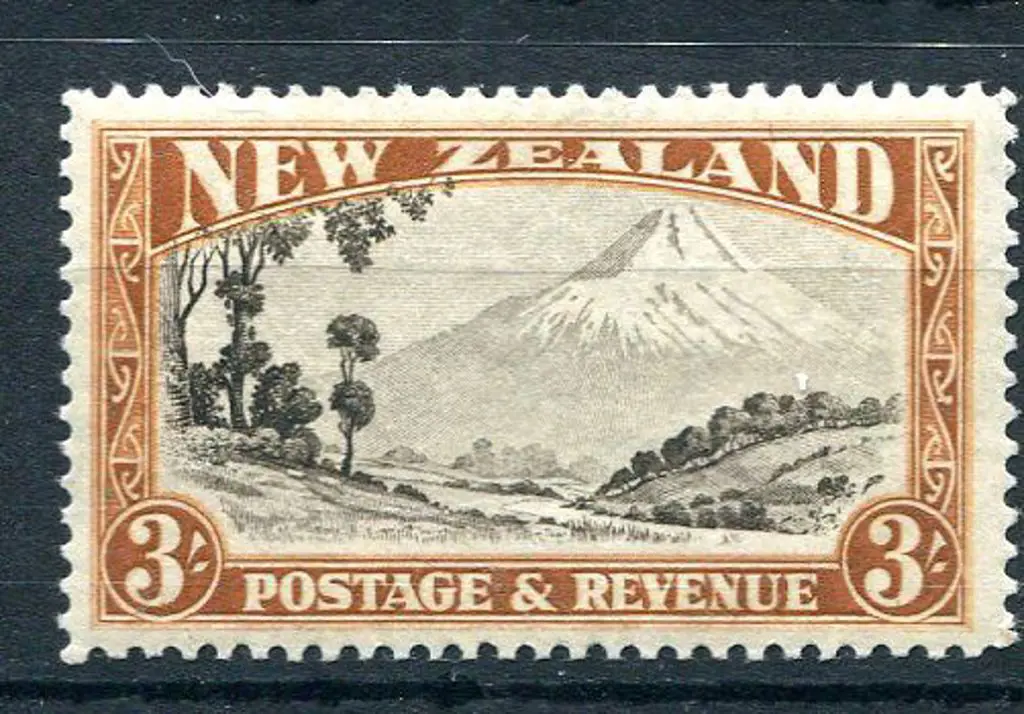 New Zealand 1935/36 3/- Mt Egmont, perf. 13½x14 ... Image 1++