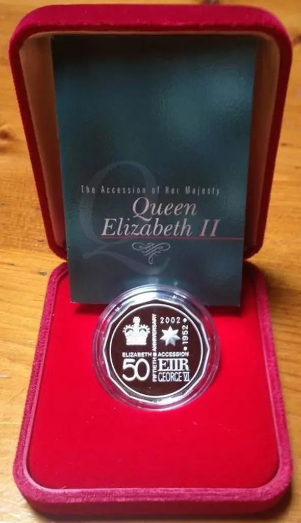 2002 50c QEII Accession 50th Anniv 1oz Silver ... Image 1++